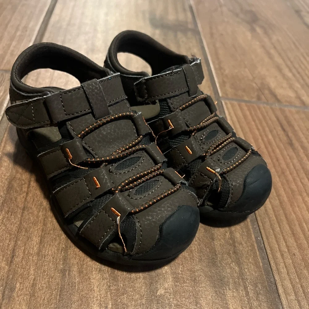 Sandals - Picture 1 of 4